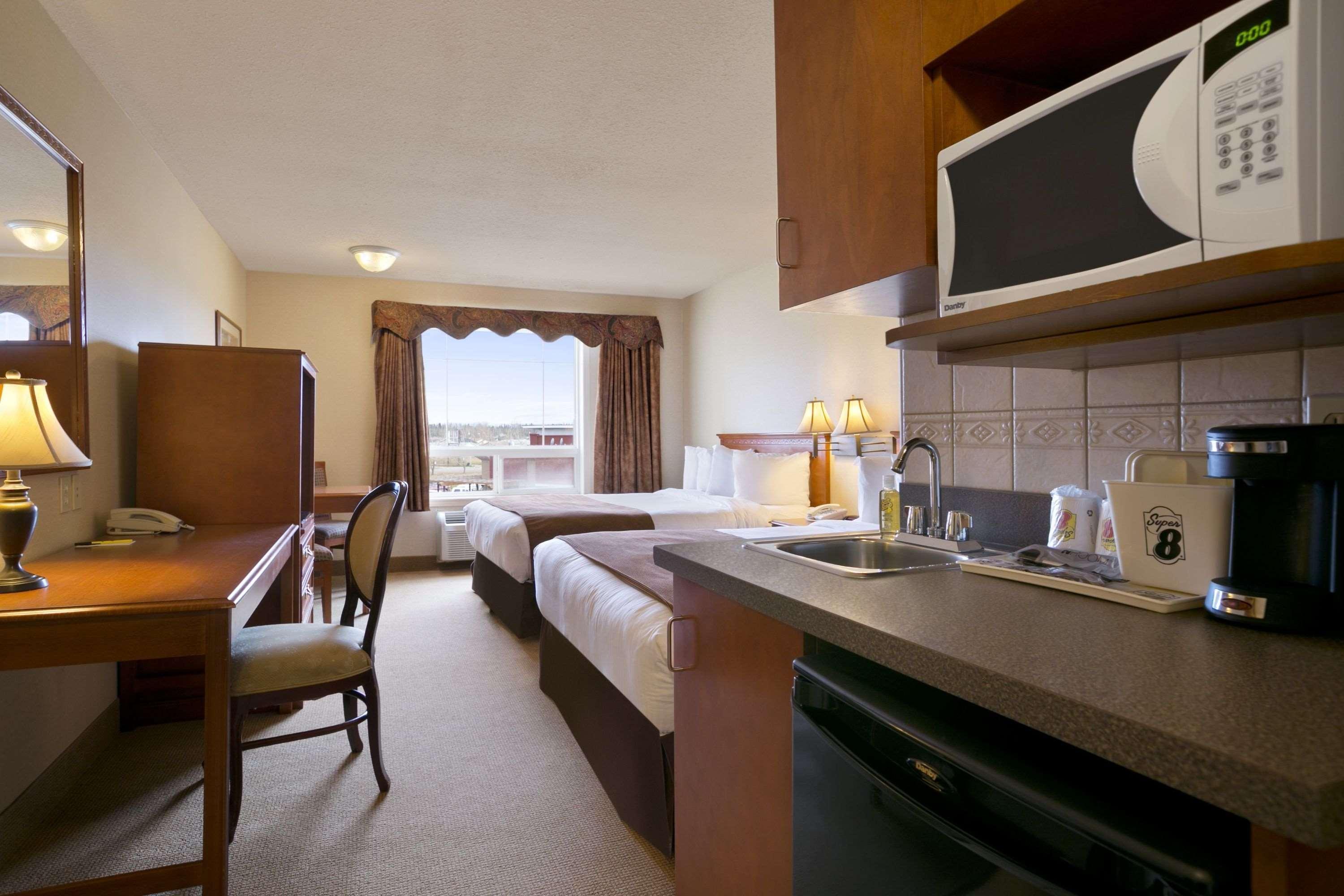 Super 8 By Wyndham Fort Nelson Bc Eksteriør bilde