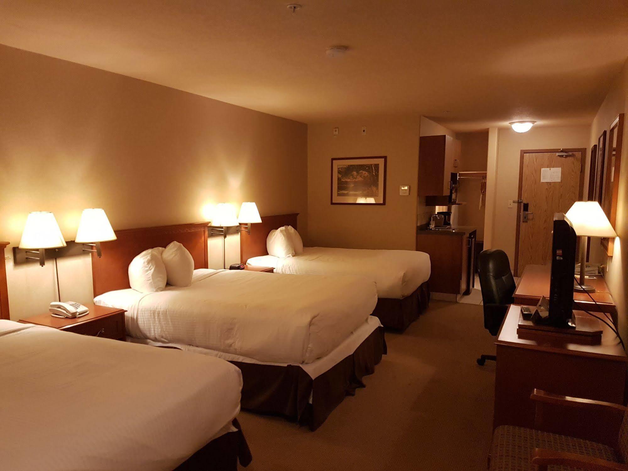 Super 8 By Wyndham Fort Nelson Bc Eksteriør bilde