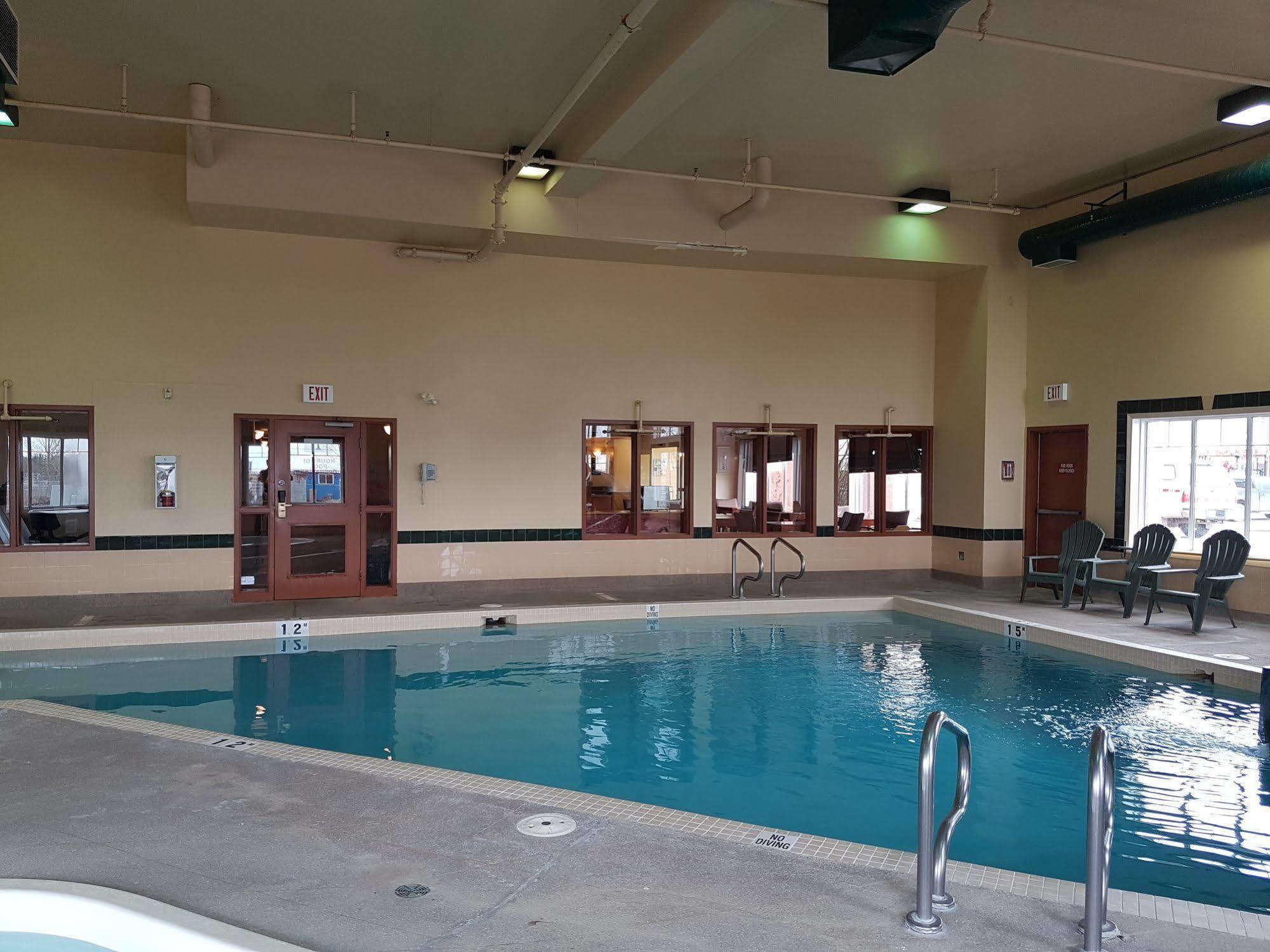 Super 8 By Wyndham Fort Nelson Bc Eksteriør bilde
