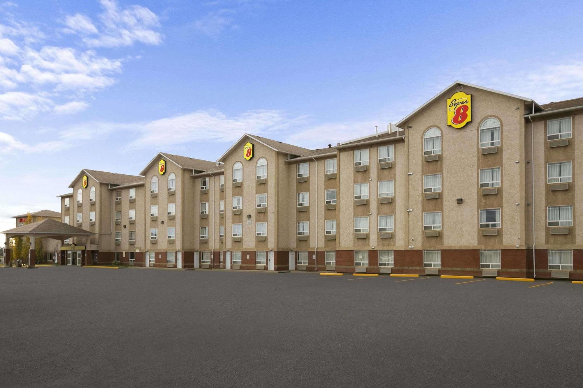 Super 8 By Wyndham Fort Nelson Bc Eksteriør bilde